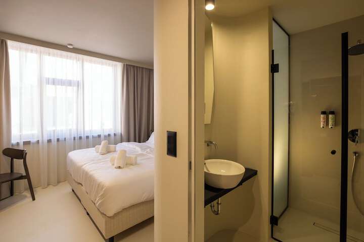 Room 51 of 133