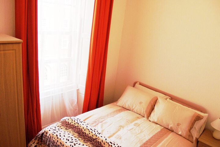 Room 8 of 27