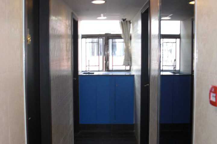 Ballroom/Hall 28 of 30