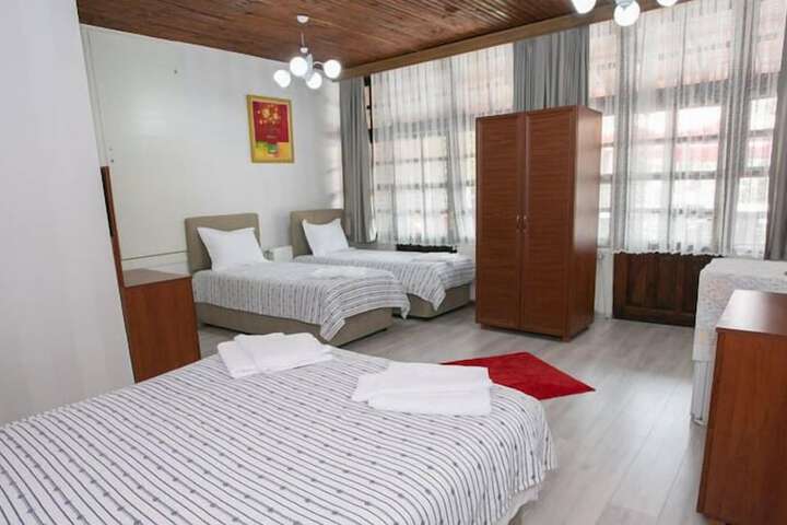 Room 13 of 27