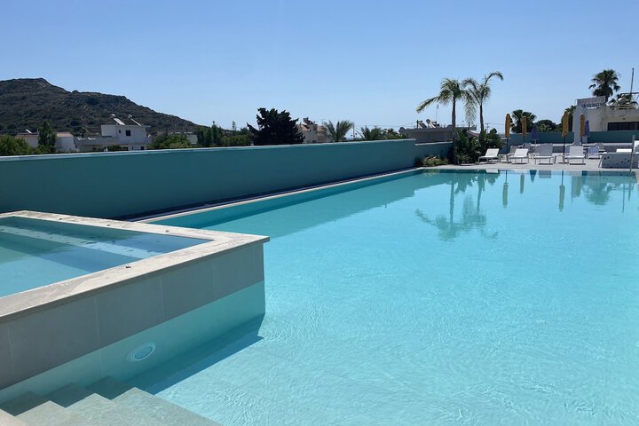 Pool 40 of 76