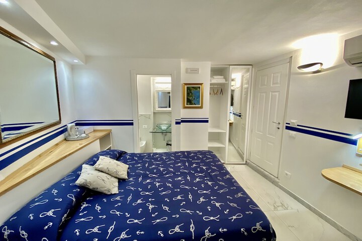 Room 19 of 190