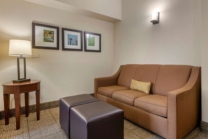 1 King Bed Suite (3 of 26)