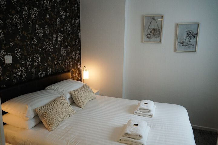 Room 2 of 66