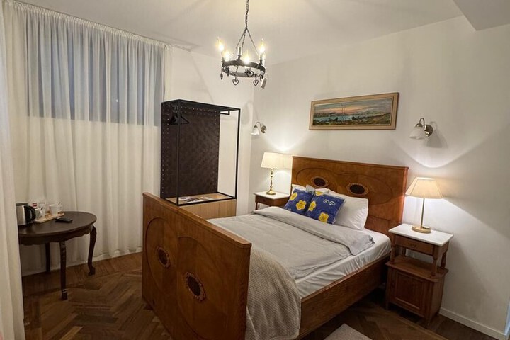 Room 19 of 48