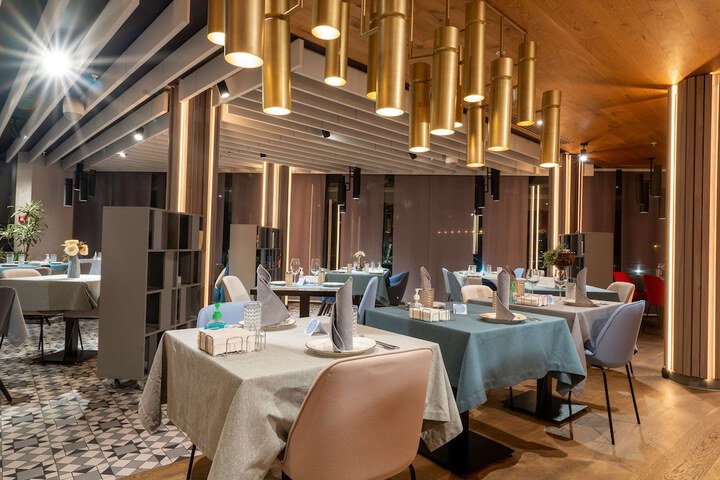 Dining 106 of 129