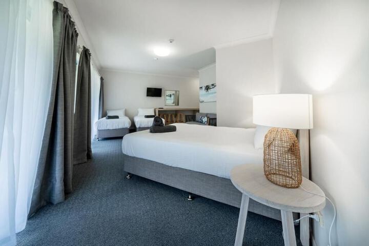 Room 17 of 38