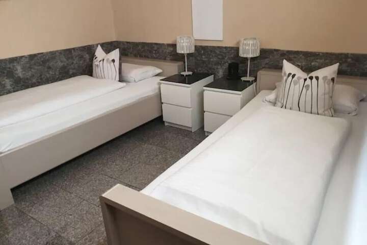Room 6 of 17