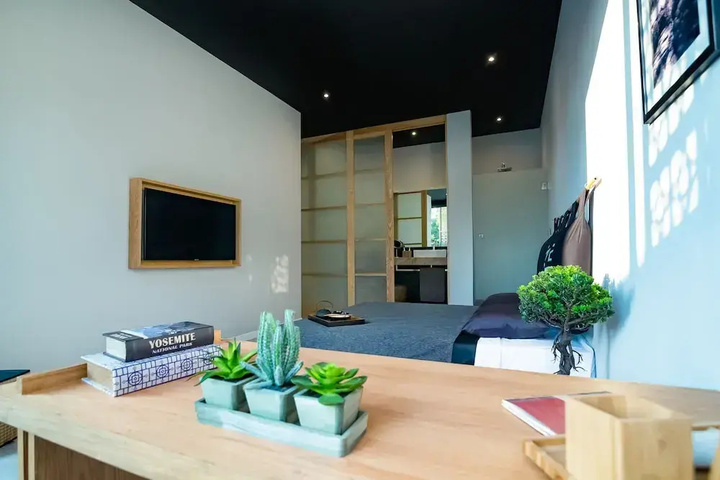 Room 3 of 20