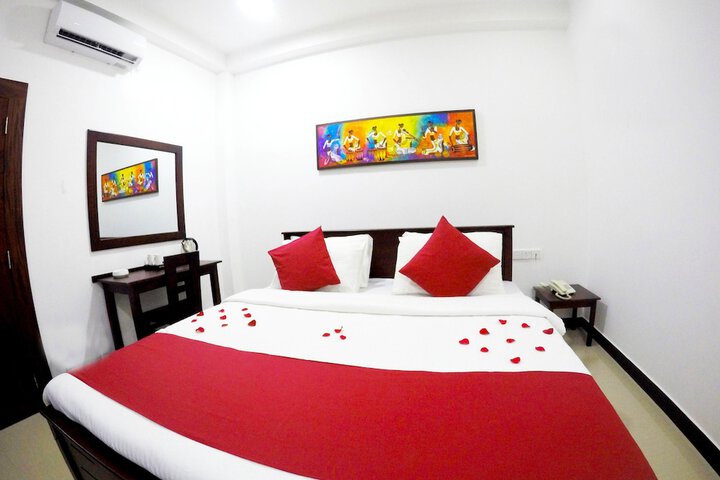Room 3 of 32