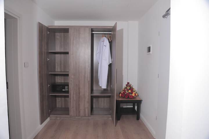 Room 16 of 36