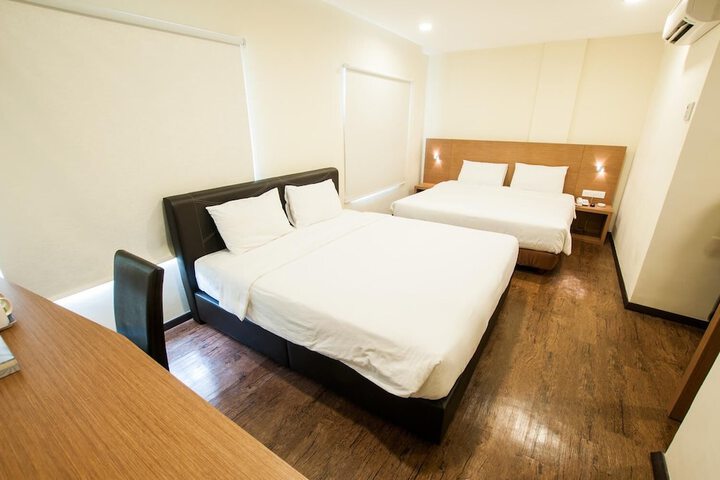 Room 18 of 32