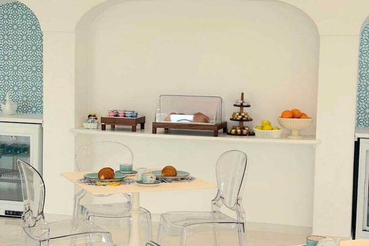 Breakfast/Coffee Service 147 of 221