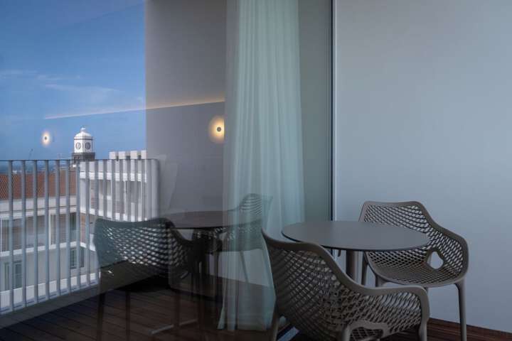 Room 2 of 105
