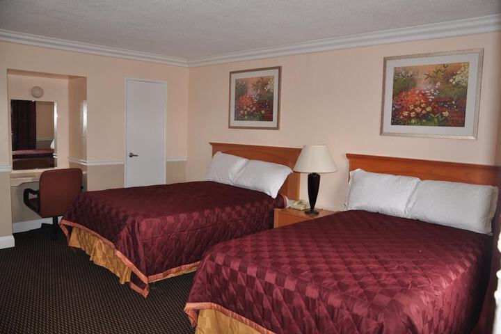 2 Double Beds (4 of 9)