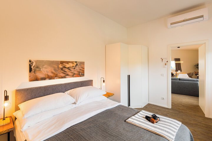 Room 42 of 145