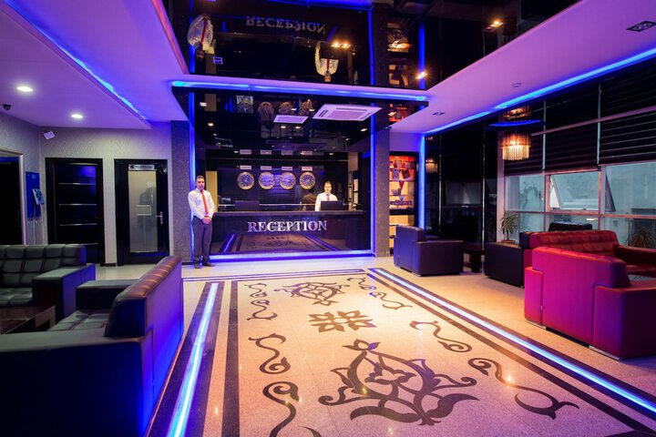 Entrance & Lobby