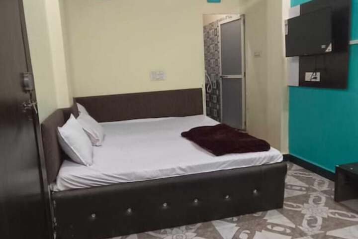 Room 14 of 24