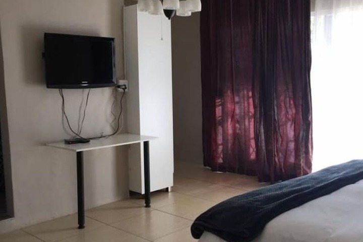 Room 8 of 40