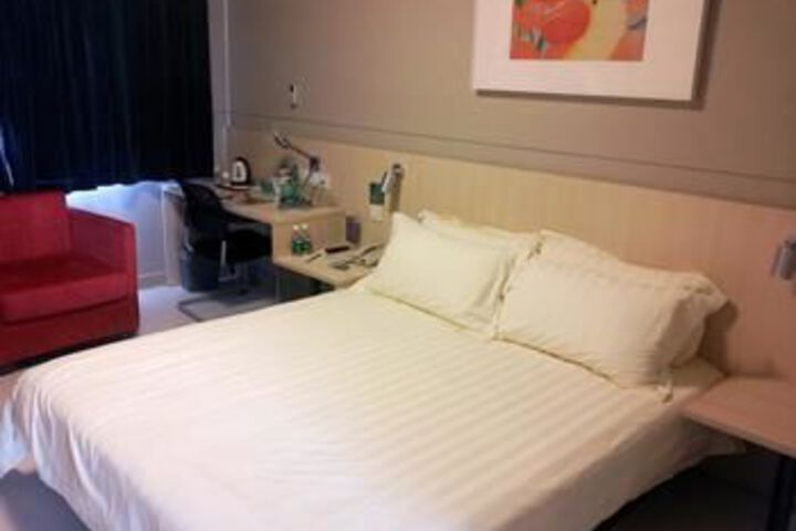 Room 6 of 29