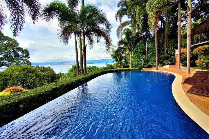 Pool 41 of 73