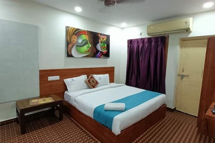 Room 7 of 12