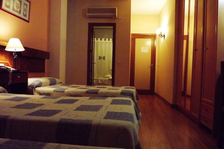 Room 9 of 66