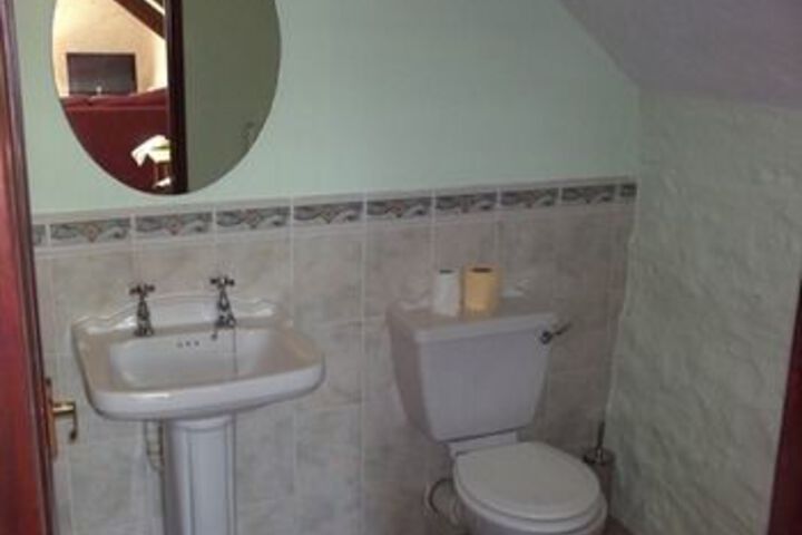 Room 4 of 18