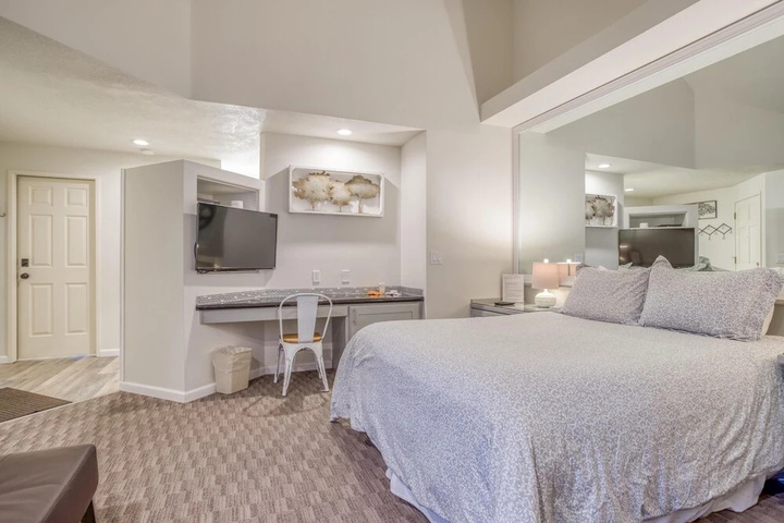 Room 4 of 14