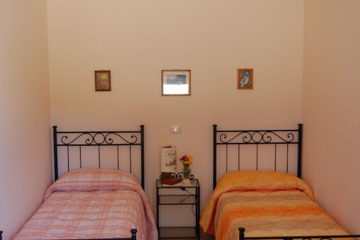 Room 7 of 61