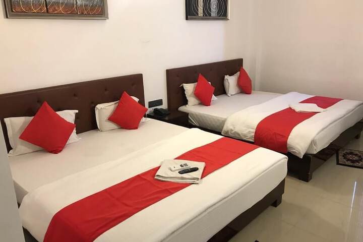 Room 8 of 9