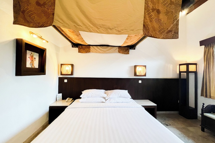 Room 21 of 142