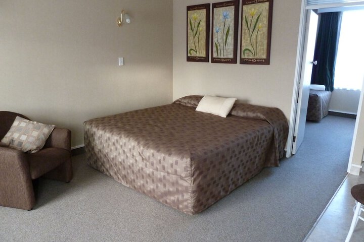 Room 3 of 44