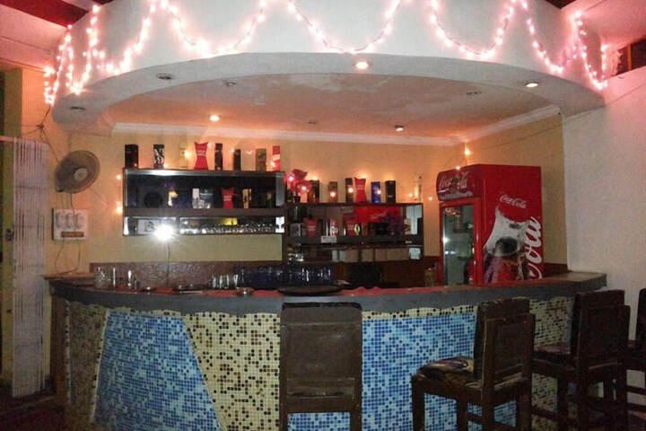 Lounge 6 of 8
