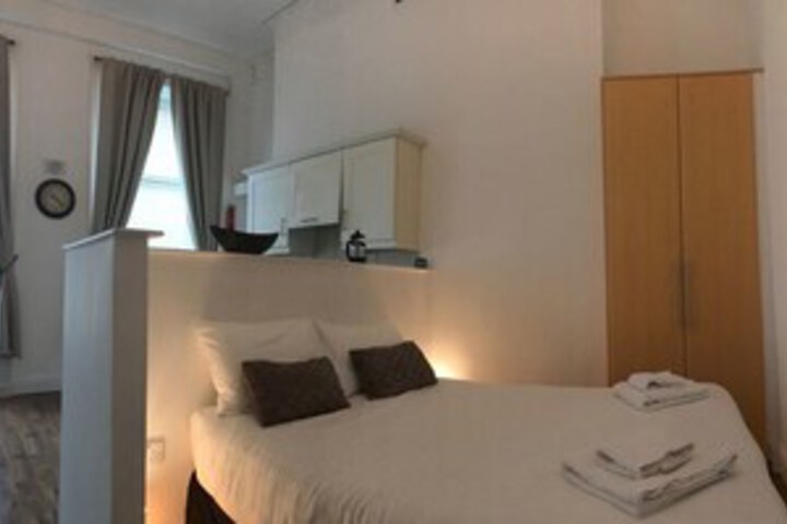 Room 3 of 7