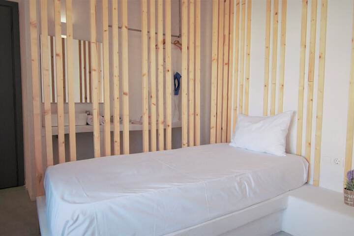Room 7 of 32