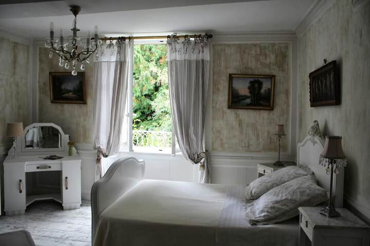 Room 6 of 27