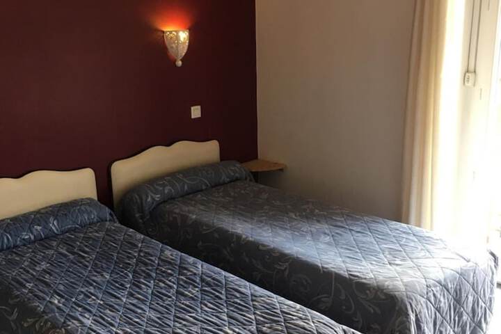 Room 8 of 40