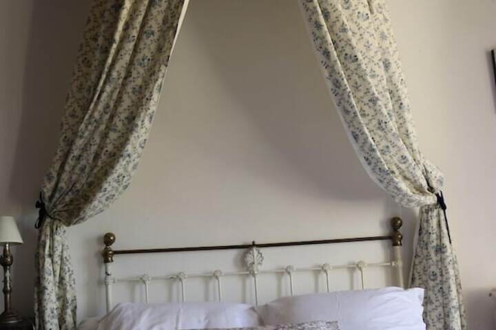 Room 15 of 145
