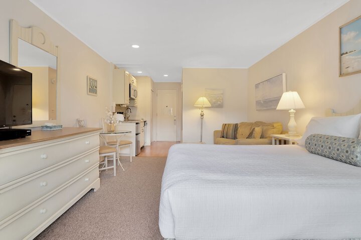 Room 120 of 549