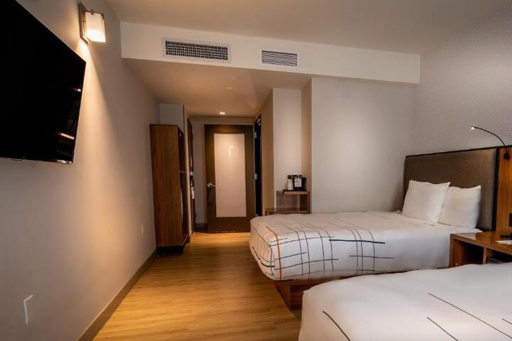 2 Queen Beds Mobility Accessible (3 of 7)