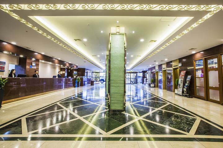 Entrance & Lobby