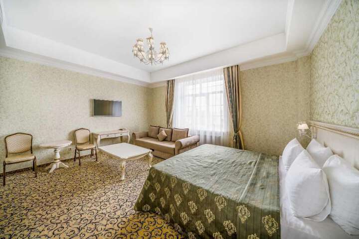 Room 10 of 94