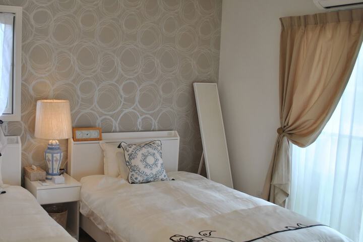 Room 6 of 45