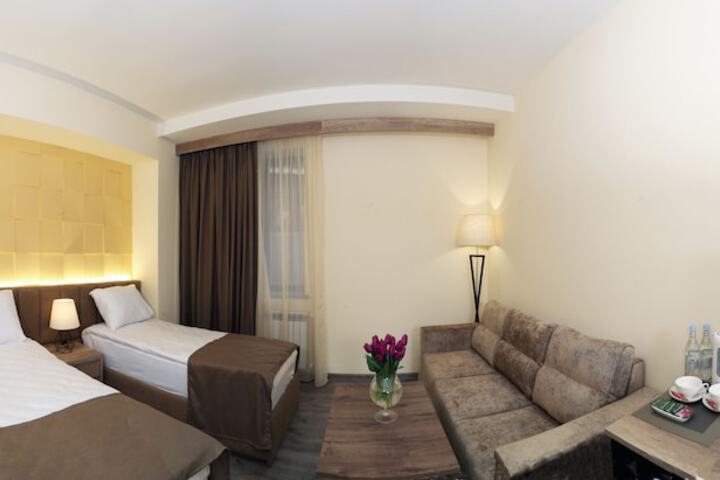 Room 5 of 14