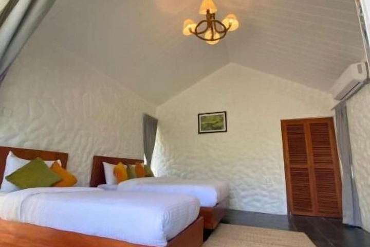 Room 4 of 28