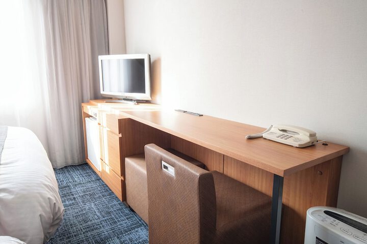 Room 12 of 42
