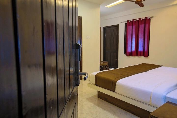 Room 16 of 38