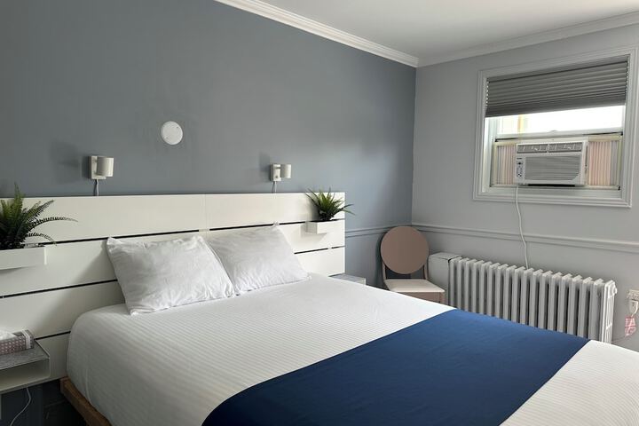 1 Queen Bed (7 of 29)