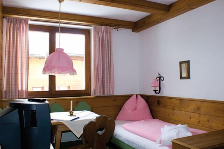 Room 15 of 34